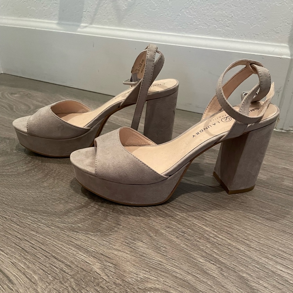 Chinese Laundry Grey heel , size 7.5, great condition!!